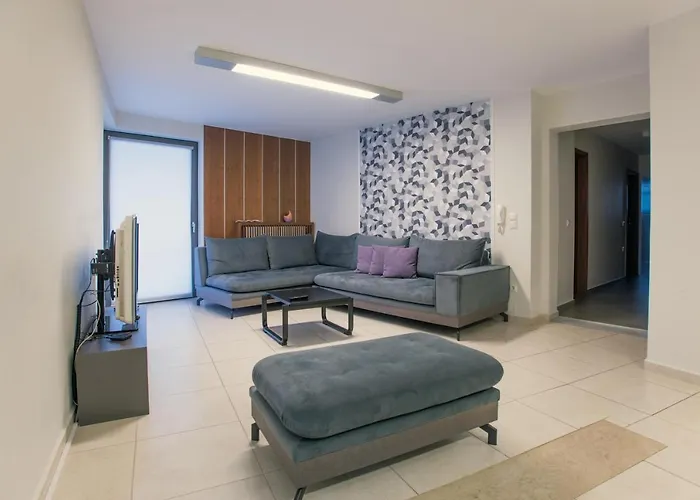 Spacious Fully Equipped 3Bd 2Bath Apt In The Heart Of City With Balconies Ac And Fast Wifi #1