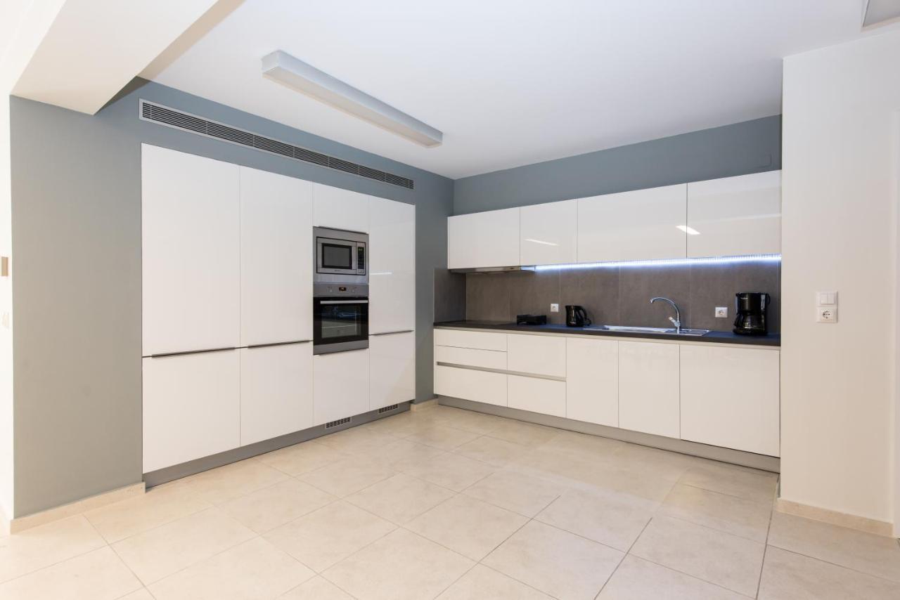 Spacious Fully Equipped 3bd 2bath In The Heart Of With Balconies Ac And Fast Wifi #1 Appartement Iraklion